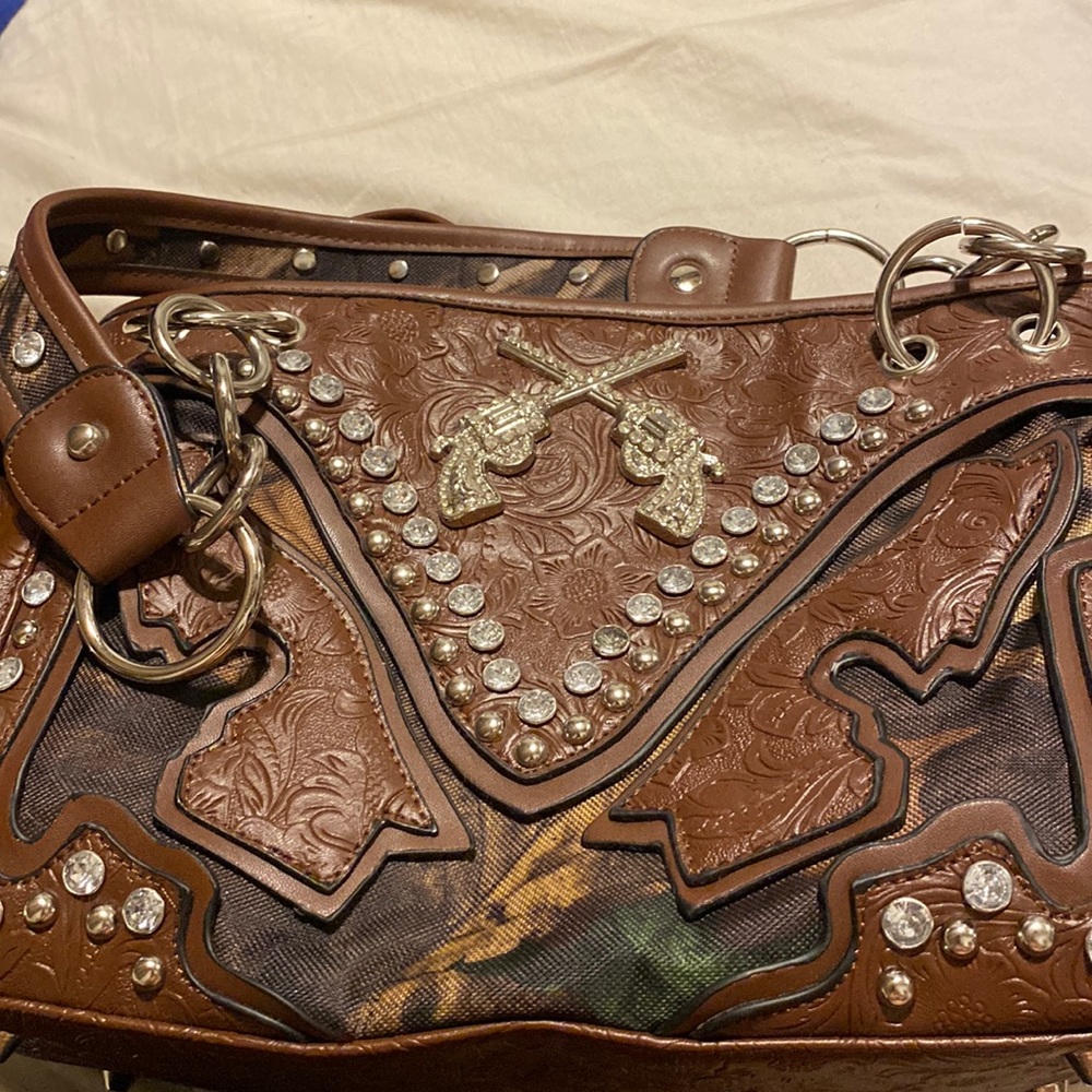 Purse with beautiful western detail and hunting print